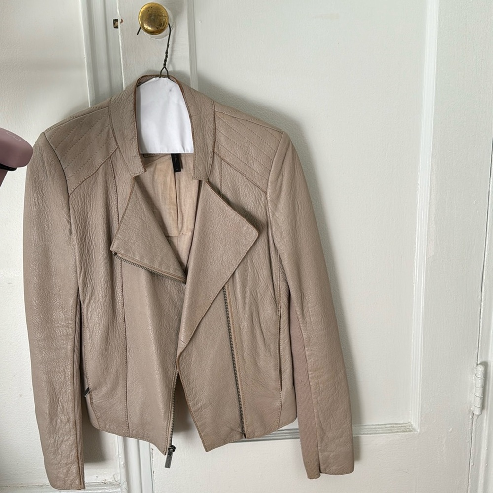 Tan genuine leather BCBG XS jacket, y2k style, perfect for fall!